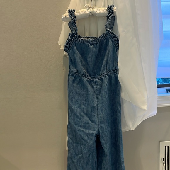 Girl’s Old Navy overalls w/ ruffled shoulder straps size S 6-7 - Picture 1 of 6